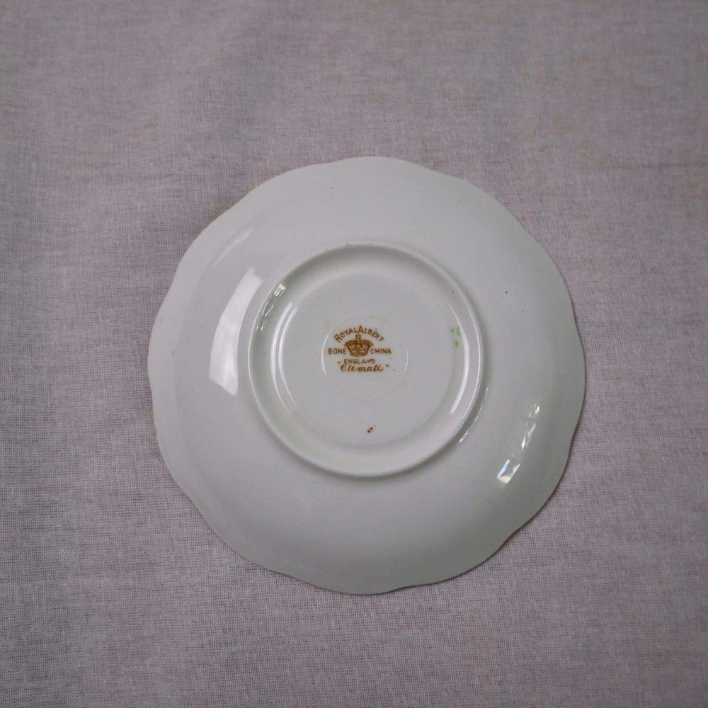 Royal Albert Clematis Bone China England Teacup &‎ Saucer Floral Vintage Set - Picture 3 of 5